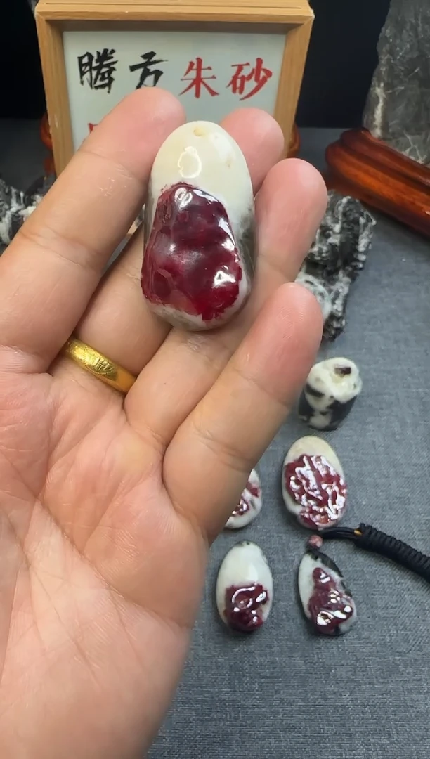 天然辰砂&****?天然朱砂晶体原石吊坠挂件