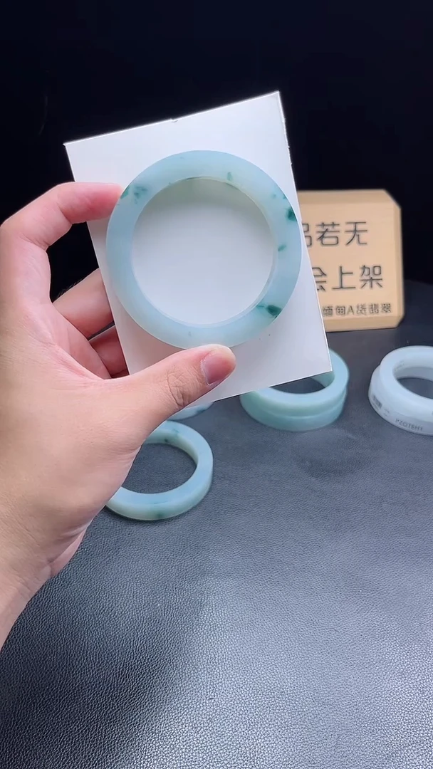 未镶嵌手镯定制翡翠甜**粒定制