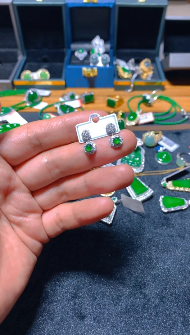 未镶嵌翡翠耳饰多样性发一