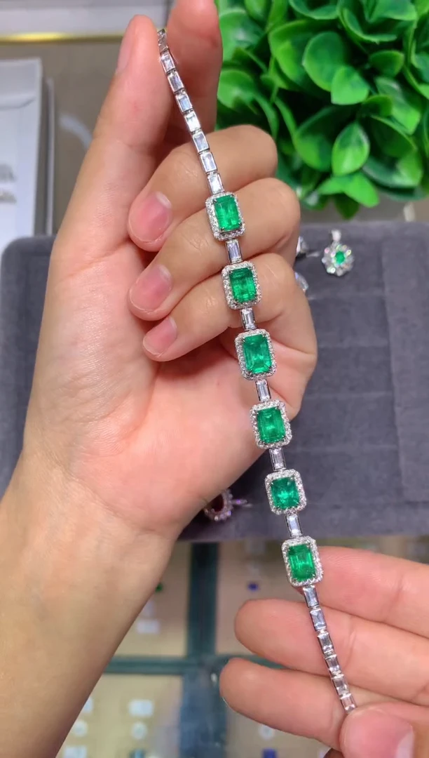 18K金镶嵌手链祖母绿6.07CT