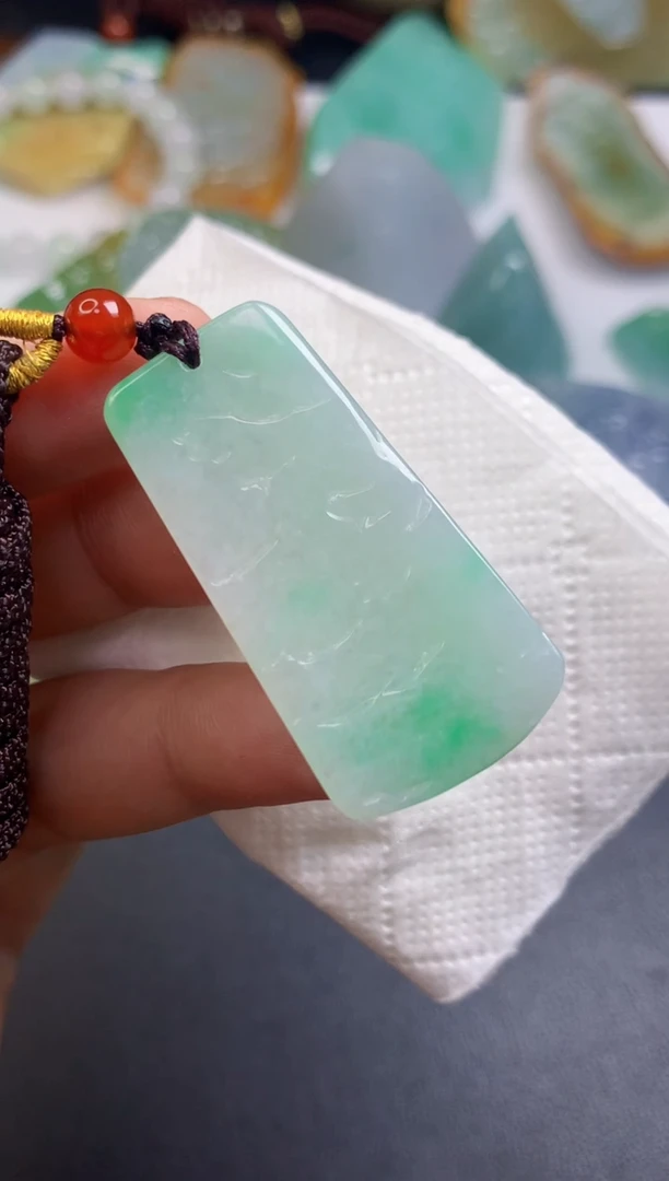 颈饰未镶嵌翡翠