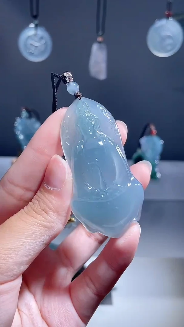 颈饰未镶嵌翡翠素衣观音