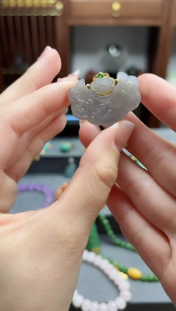 【闪购商品】和田玉吊坠18K金镶嵌18k金和田玉烟紫如意锁 QC赠链