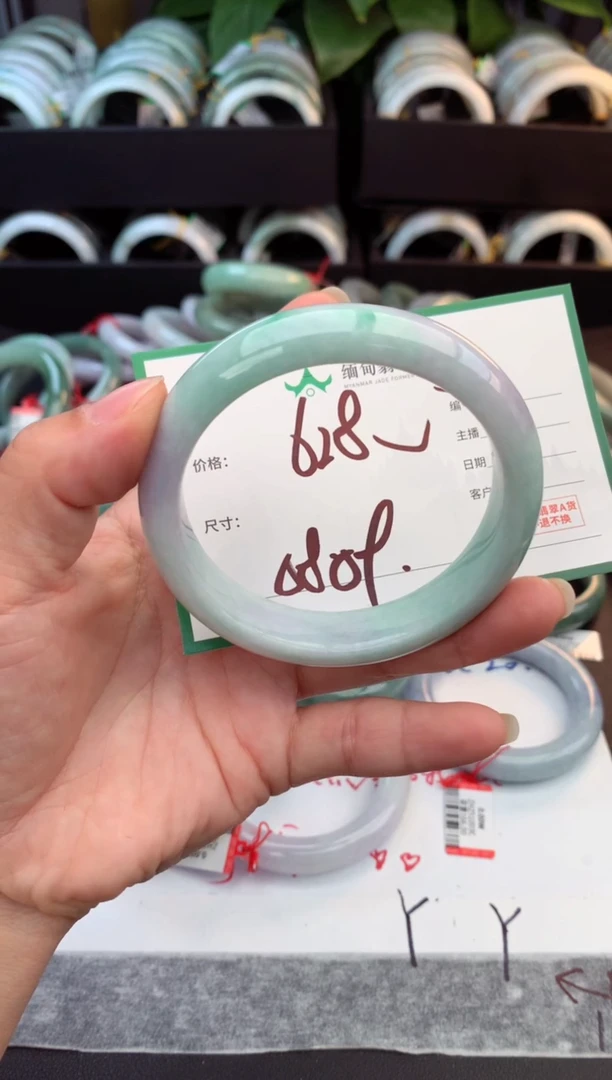 未镶嵌定制翡翠小****s毛货需精细抛光+多人