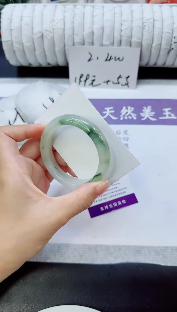 未镶嵌手镯石英质玉112/52.1