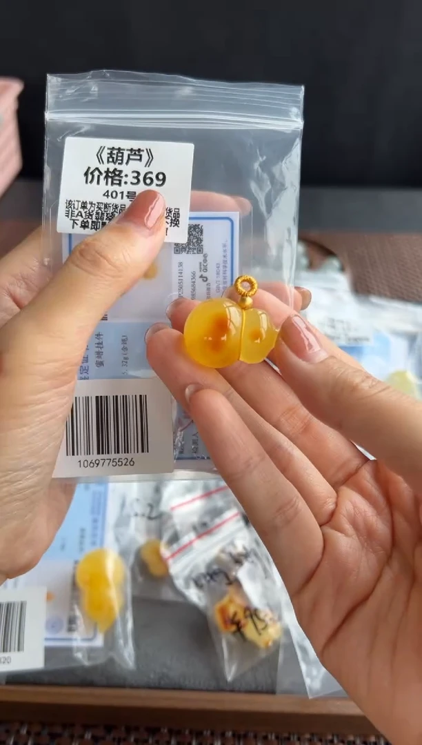 未镶嵌吊坠(不含链)蜜蜡122号买断