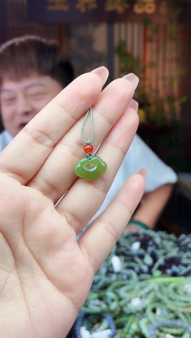 和田玉未镶嵌颈饰拍一发一