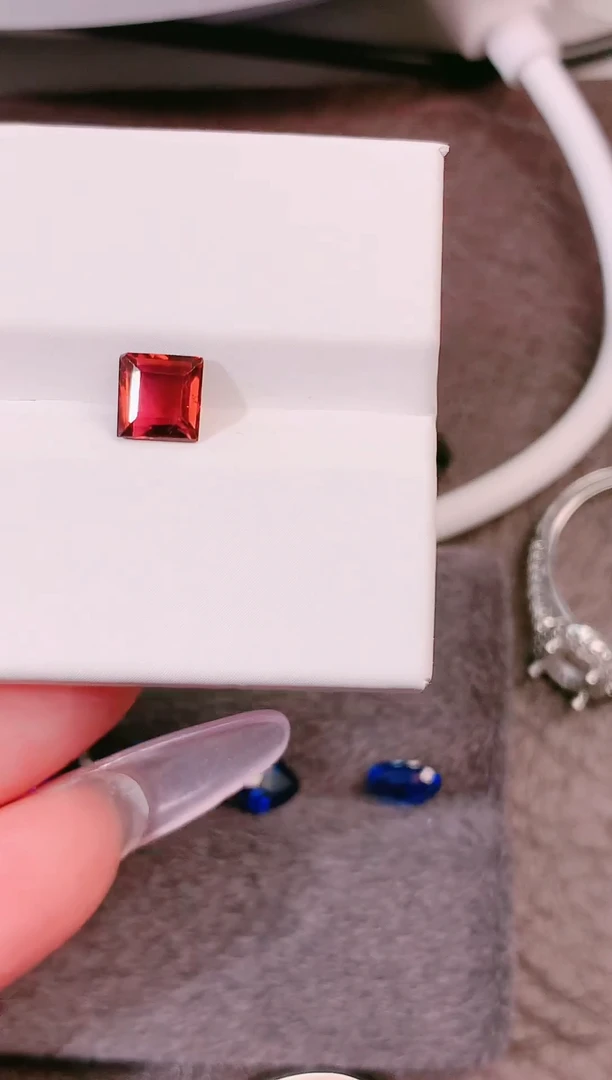 未镶嵌珠宝半成品碧玺天然红色碧玺0.84ct-全玻璃体