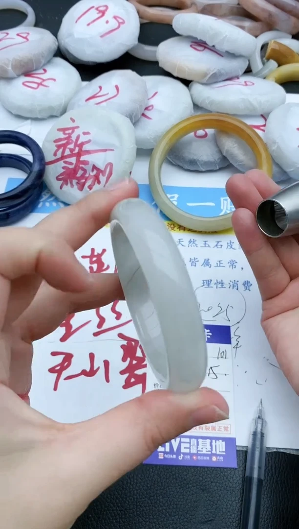 【闪购商品】石英质玉手镯未镶嵌101+56.5