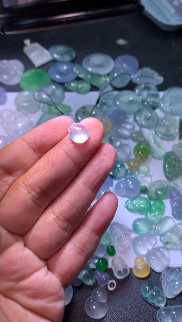 【闪购商品】翡翠颈饰未镶嵌桃子