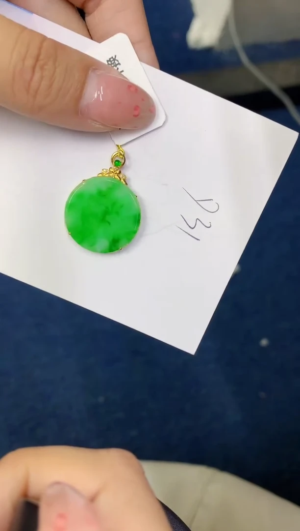 翡翠18K金镶嵌颈饰缅甸天然翡翠A货