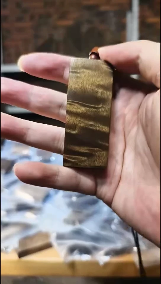 金丝楠无事牌脖挂