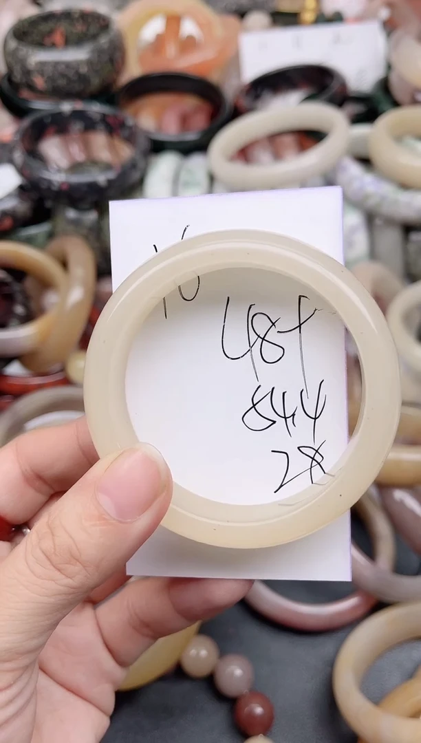 未镶嵌手镯石英质玉489