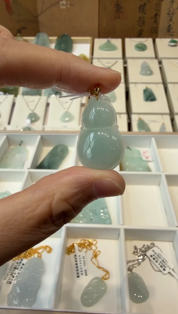 翡翠挂件18K金镶嵌A货翡翠多样性孤品