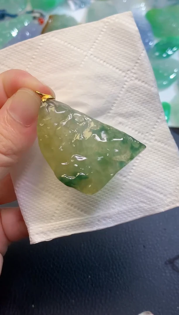 颈饰未镶嵌翡翠