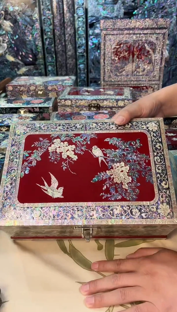 微瑕鱼锁满贝底·弘贝雅螺钿漆器文化馆