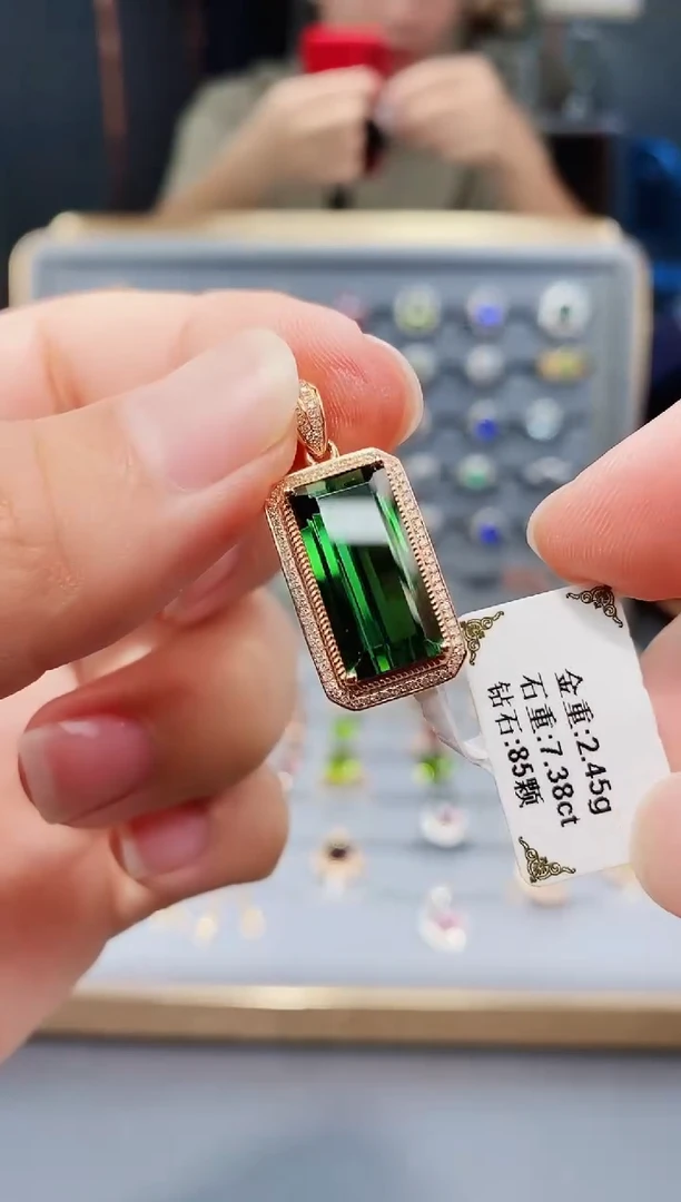 颈饰18K金镶嵌碧玺7.38.