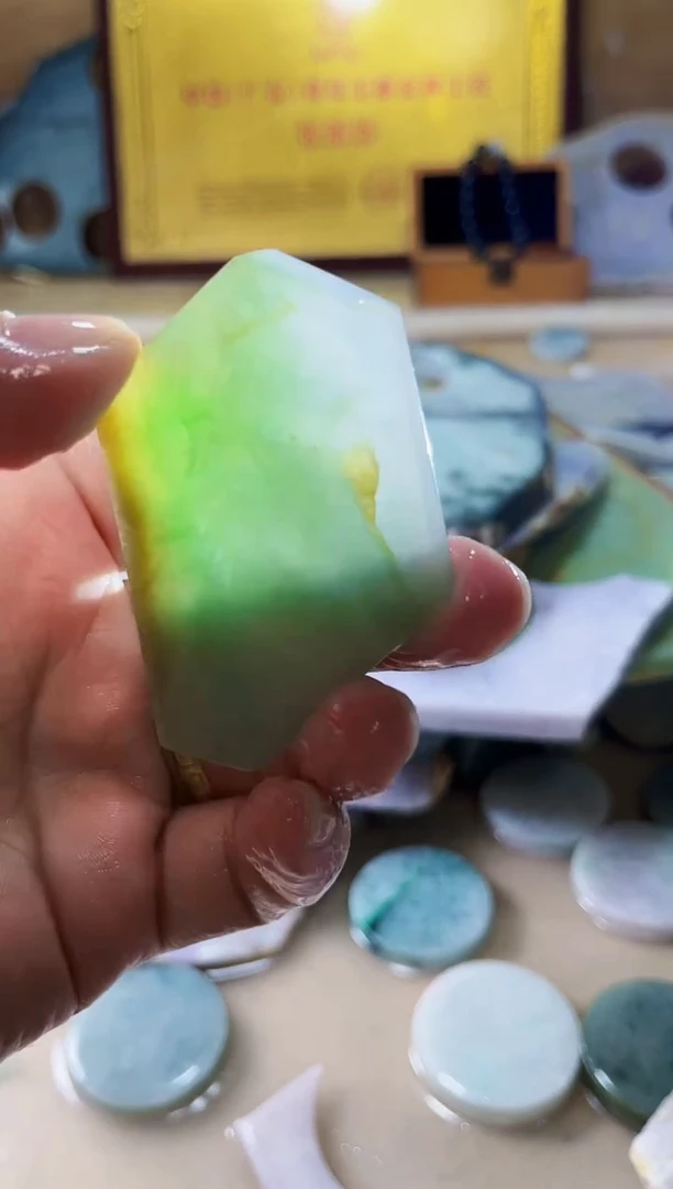 【闪购商品】翡翠挂件未镶嵌A货郭壹703