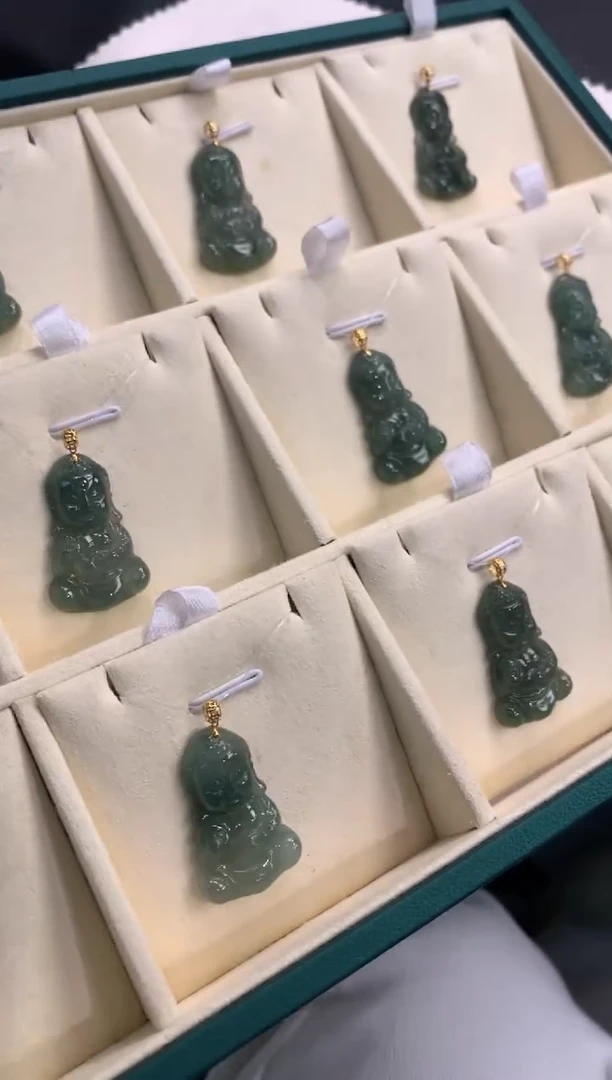 【闪购商品】翡翠颈饰18K金镶嵌FA88翡翠晴水宝宝佛多样性发其一