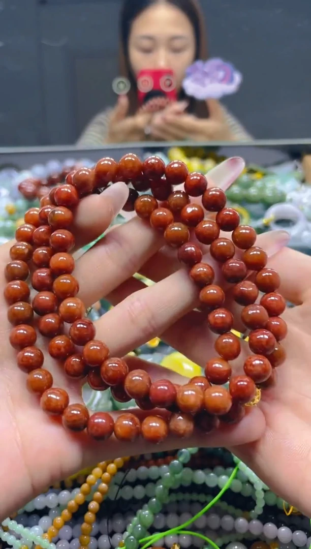 颈饰未镶嵌翡翠8MM/Q/翡翠A货，一件也是批发价