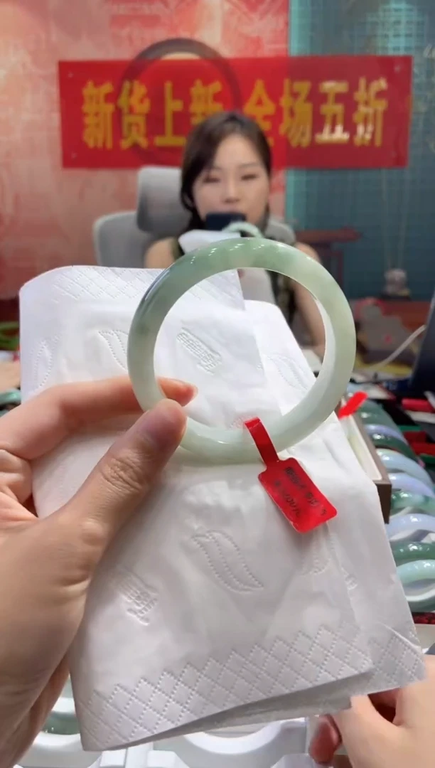 翡翠手镯未镶嵌多人27663