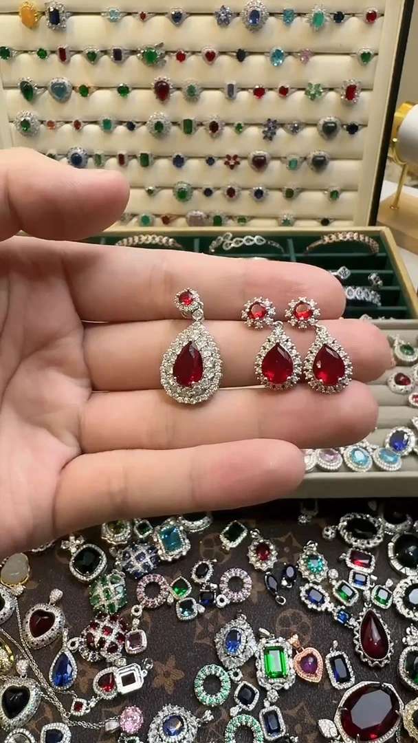 颈饰未镶嵌红宝石乐****?红宝石套装5