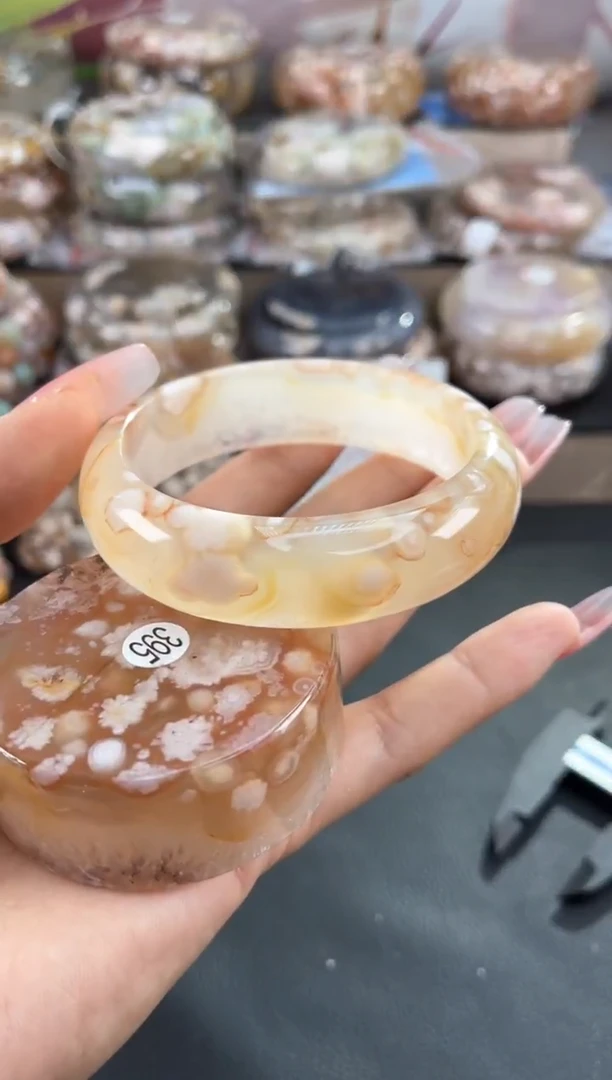 未镶嵌手镯石英质玉59