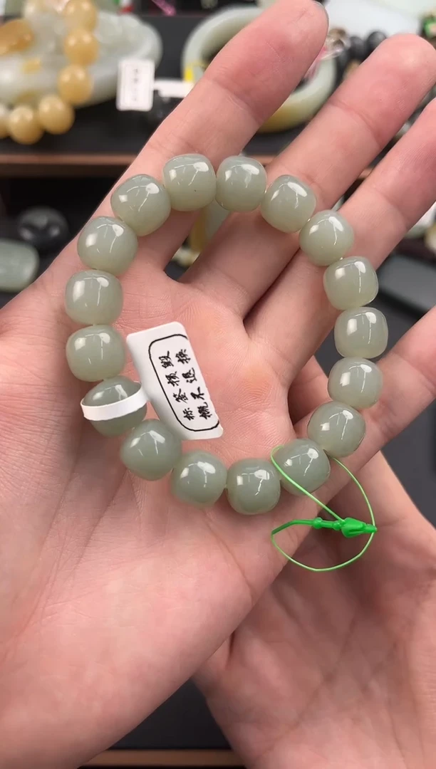 未镶嵌手串和田玉且末青白老型珠手串卡12微色差