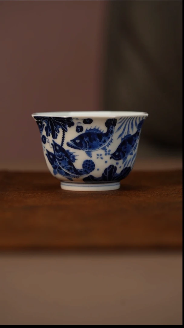 瓷又见春风鱼藻纹八方杯