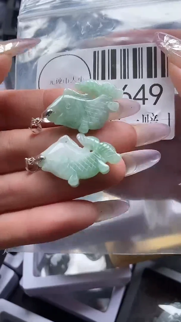 吊坠(不含链)未镶嵌翡翠9649