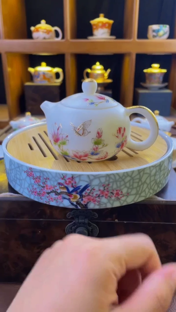 羊脂玉金玉满堂壶