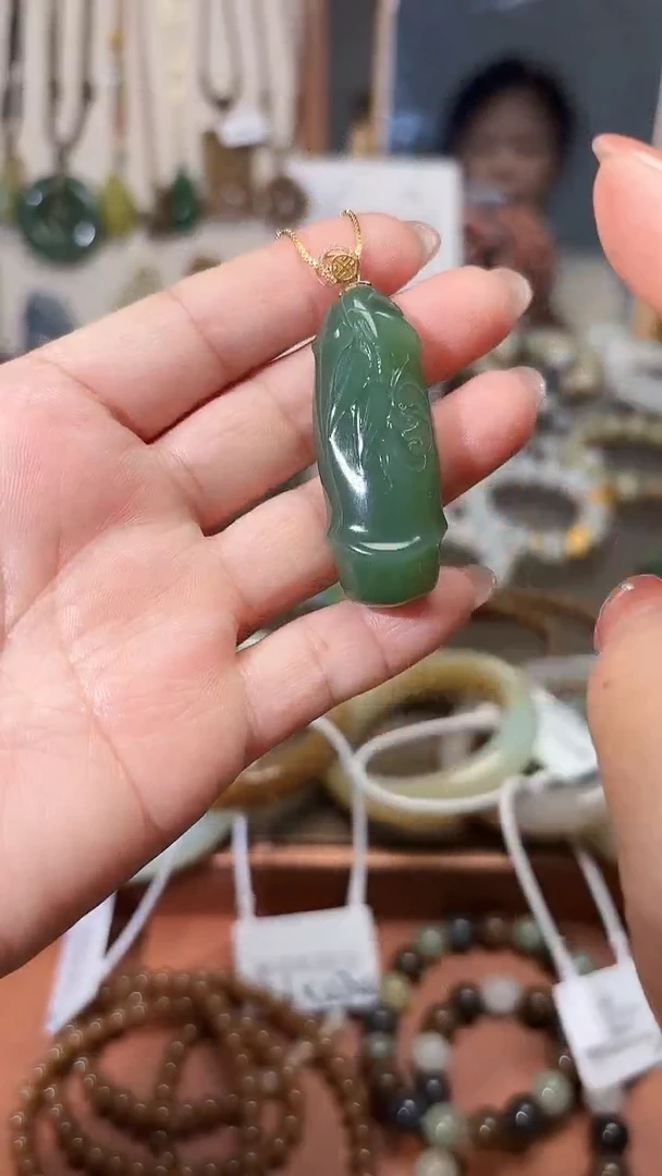 颈饰18K金镶嵌和田玉（碧玉）1