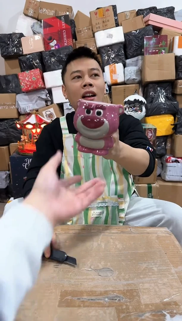 瓷片Q版草莓熊全身杯