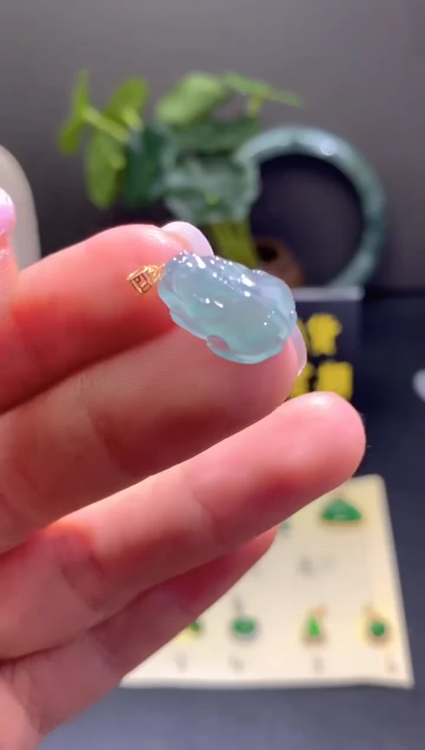 翡翠18K金镶嵌颈饰天然翡翠A货