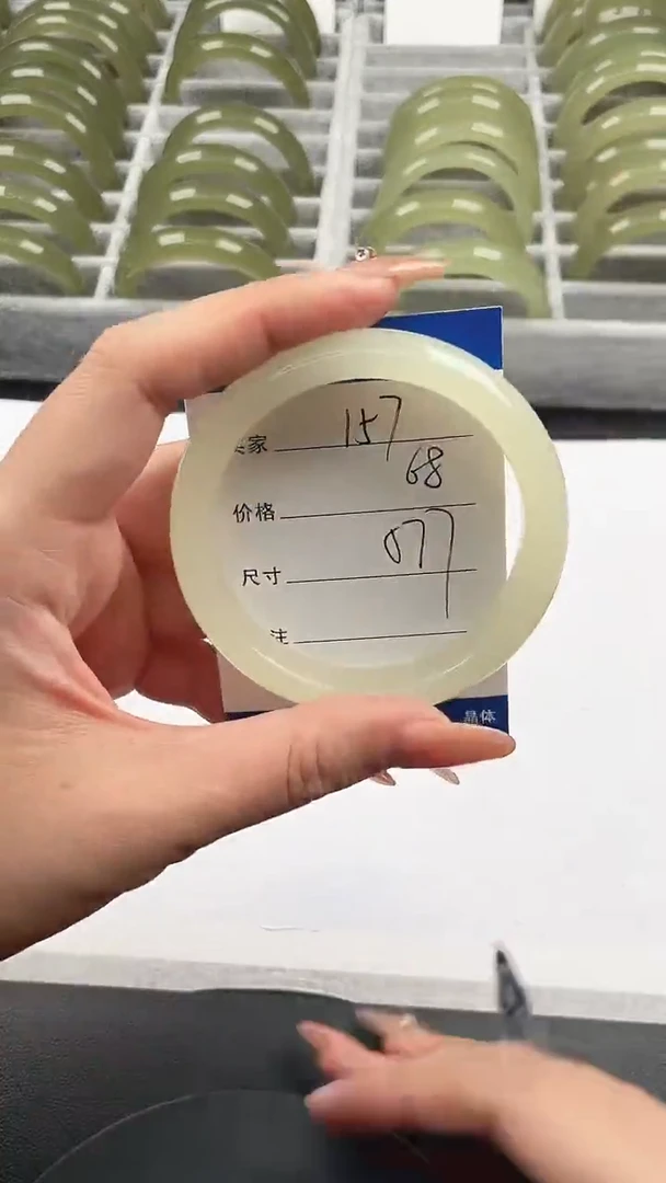 未镶嵌手镯石英质玉蜂蜜水