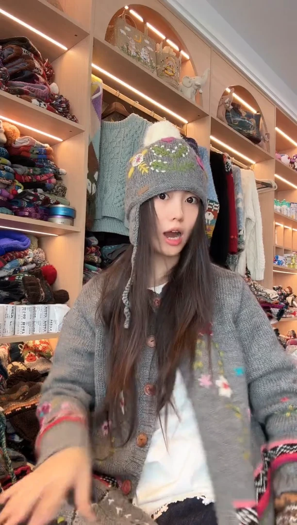 羊毛灰色树牙护耳帽