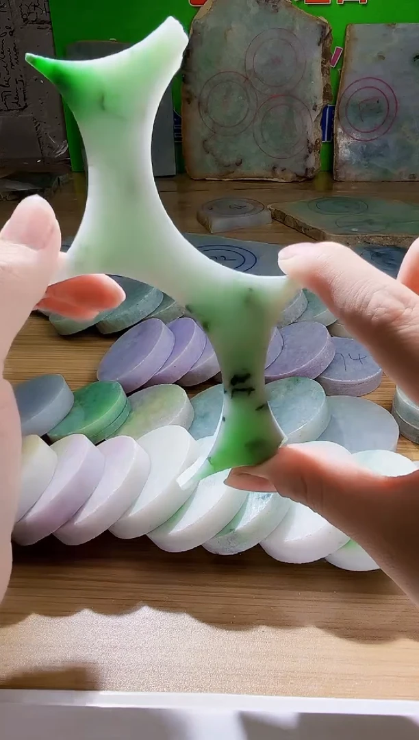 翡翠未镶嵌颈饰天然翡翠A货306