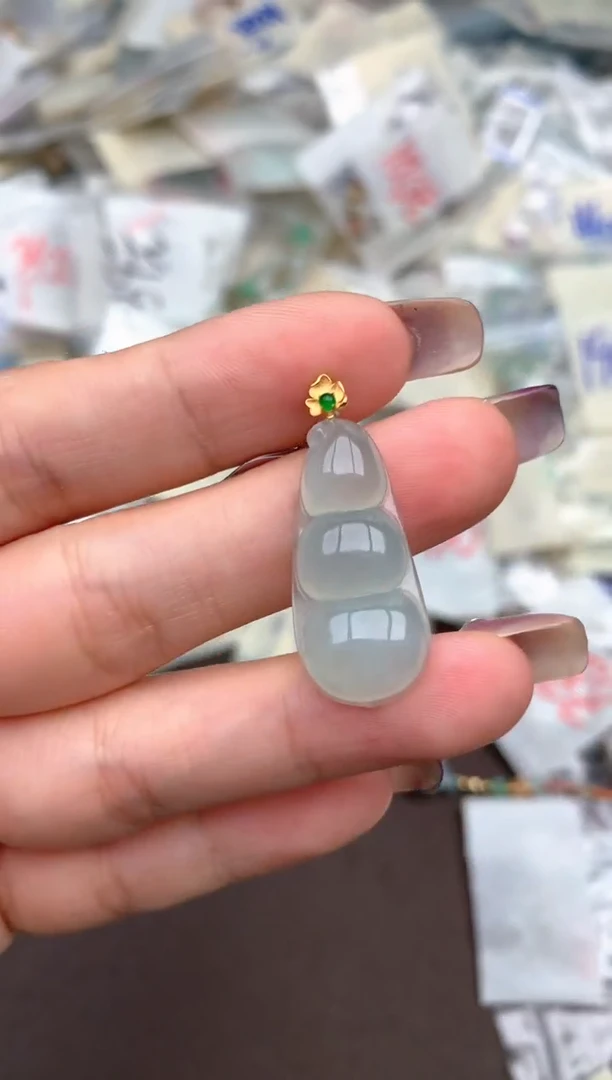 18K金镶嵌挂件翡翠一