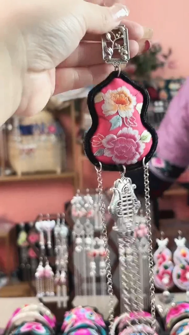 艺枝独绣手工饰品160