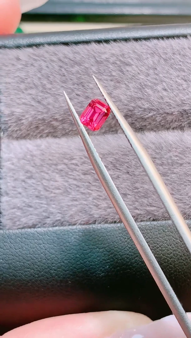 未镶嵌裸石尖晶石马亨盖尖晶石0.55ct