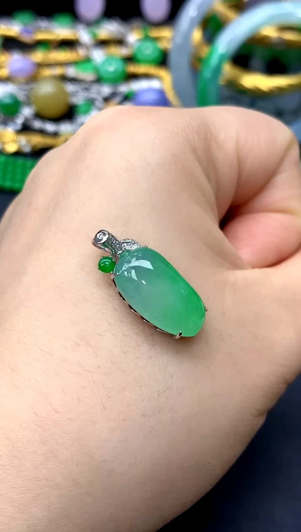 颈饰18K金镶嵌翡翠261-中国好珍宝