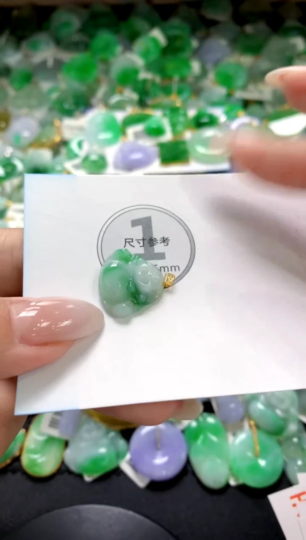 翡翠18K金镶嵌颈饰1111111111111111