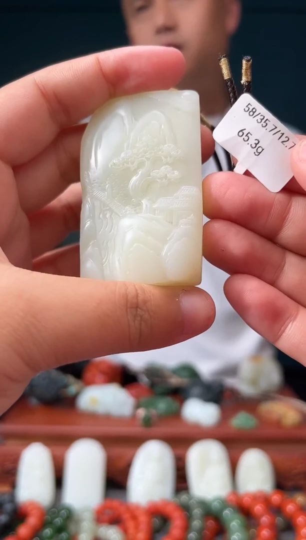 和田玉未镶嵌颈饰吊坠