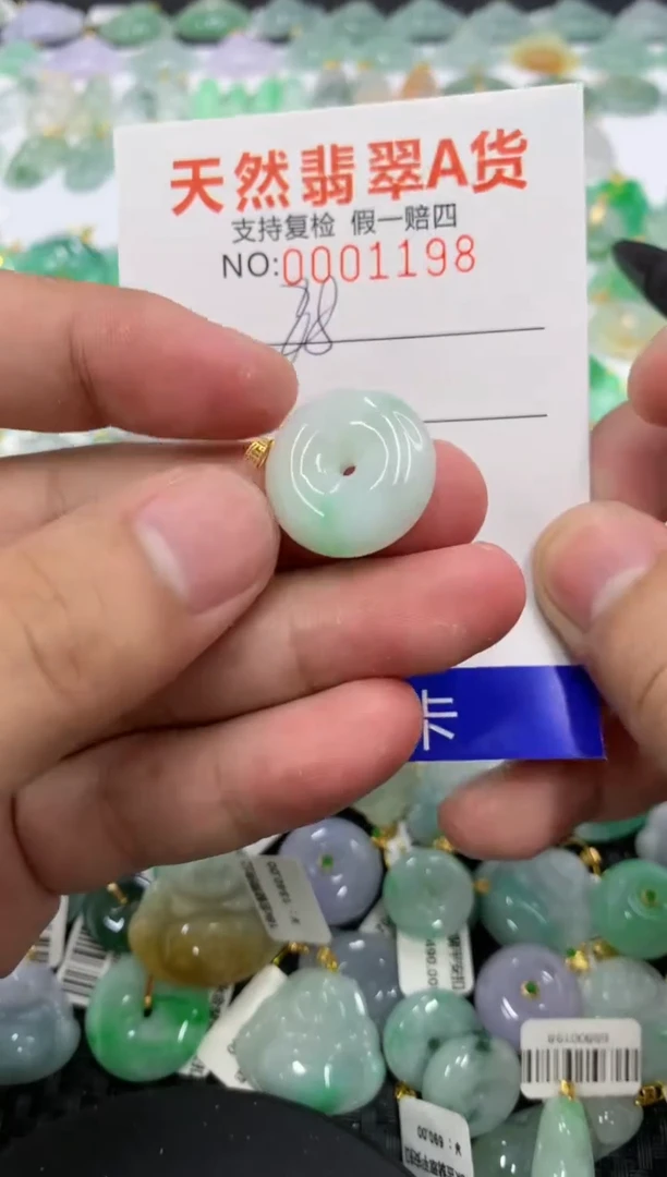 翡翠18K金镶嵌颈饰11111111111