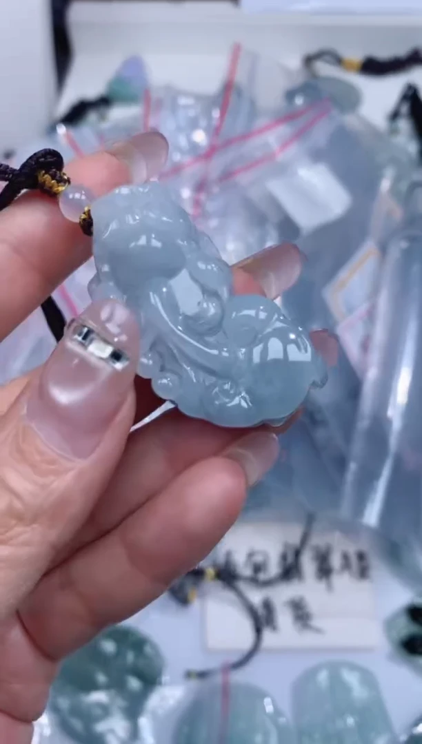 颈饰未镶嵌翡翠吊坠