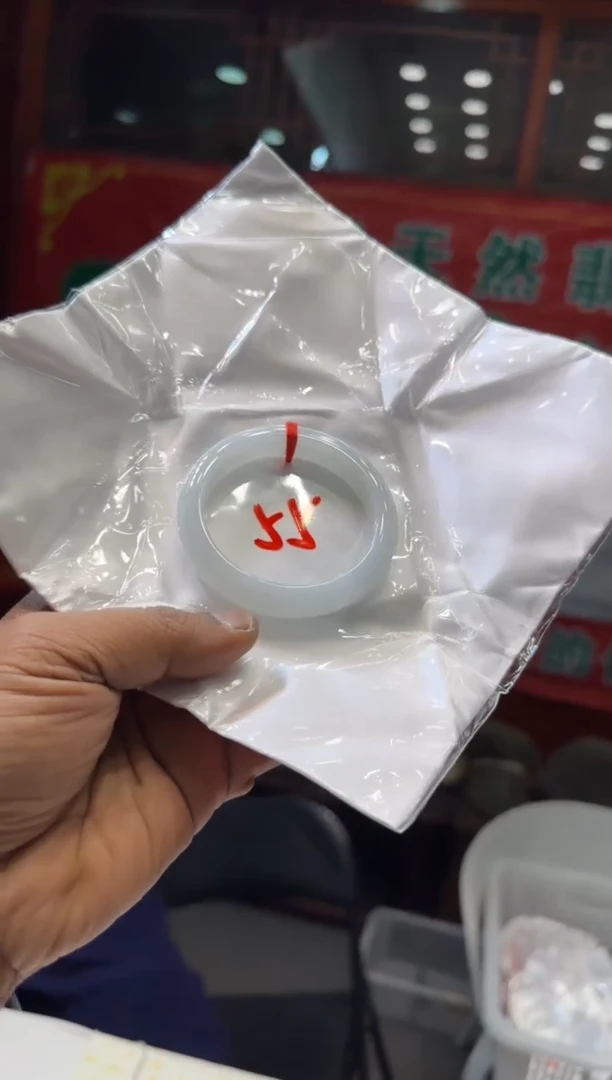 未镶嵌手镯翡翠手镯