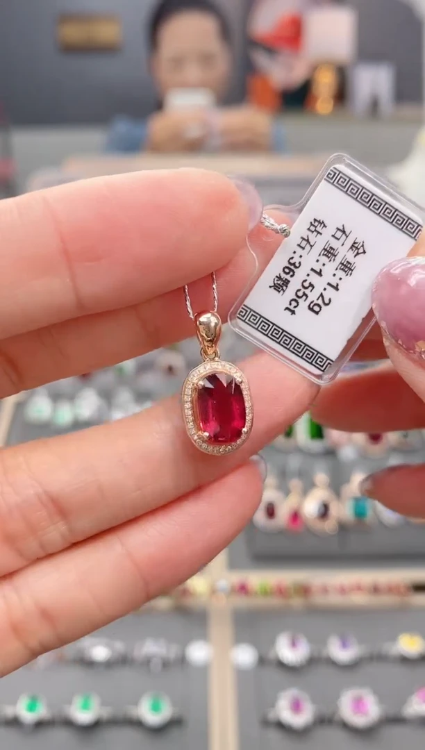 18K金镶嵌颈饰碧玺1.55