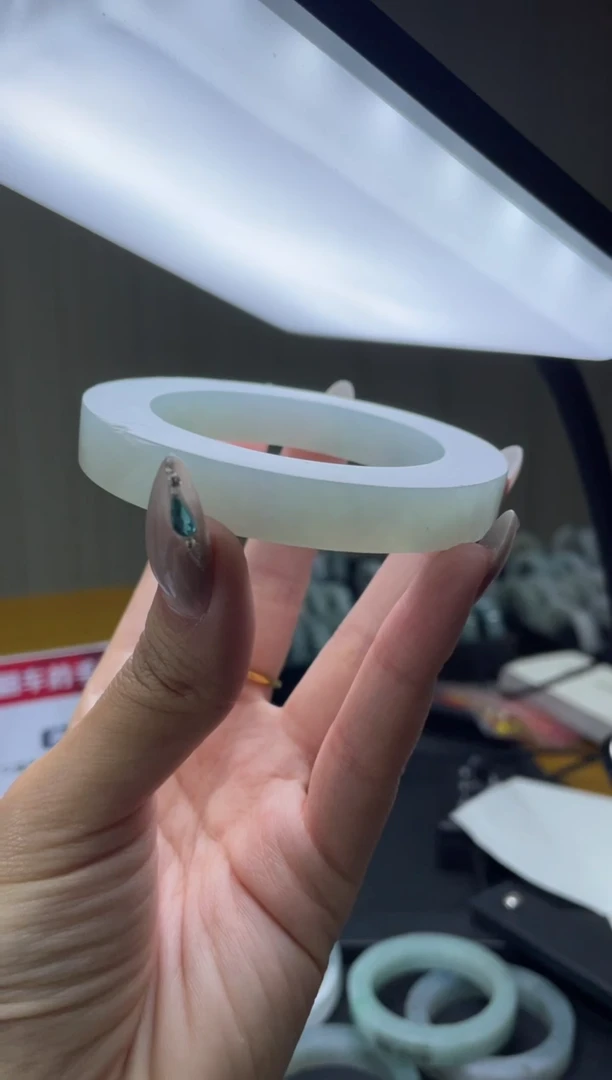 【闪购商品】定制翡翠手镯未镶嵌DDH83232