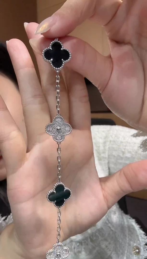 【闪购商品】钻石手链18K金镶嵌熊猫手链GHJ