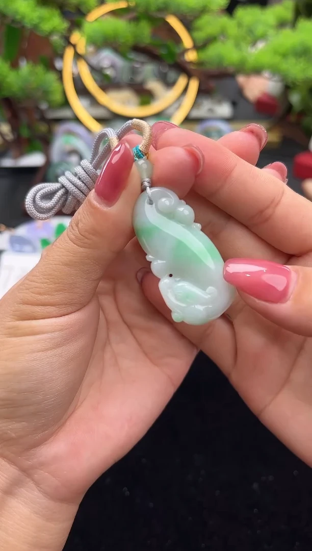 颈饰未镶嵌翡翠吊坠